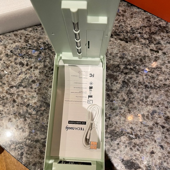 Tech Candy-Office-NWT -New in BOX-UV Sanitizing Box - Picture 5 of 5